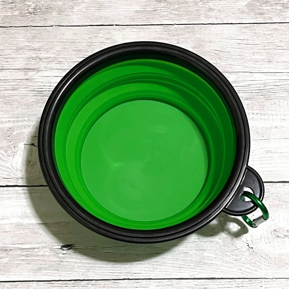 Green Collapsible Silicone Pet Travel Bowl with Carabiner Clip for Dogs Cats